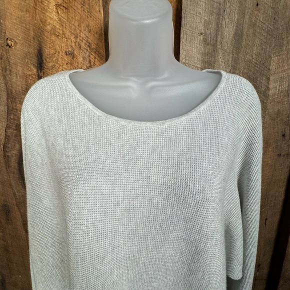 Cyrus Light Grey Waffle sweater- size medium - Picture 2 of 9